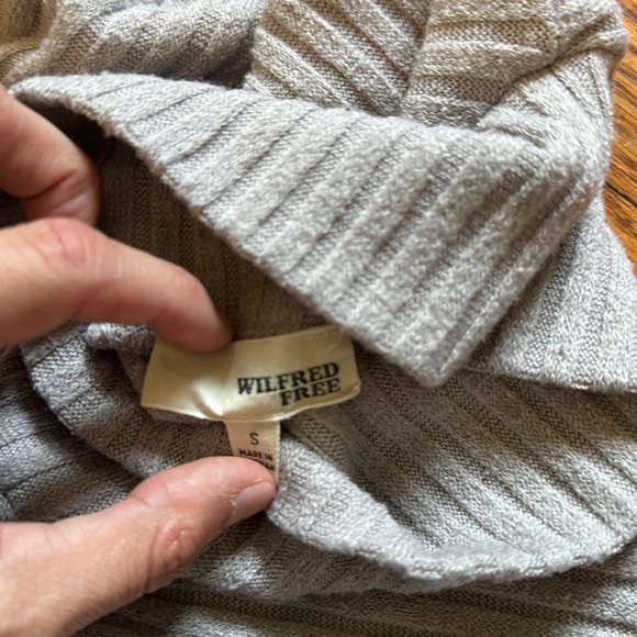 Aritzia light purple ribbed turtleneck sweater - Picture 3 of 3